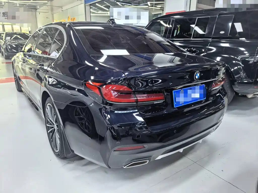 BMW 5 Series 2023 — фото 10