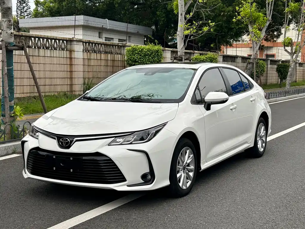 Toyota Corolla 2025 — фото 1