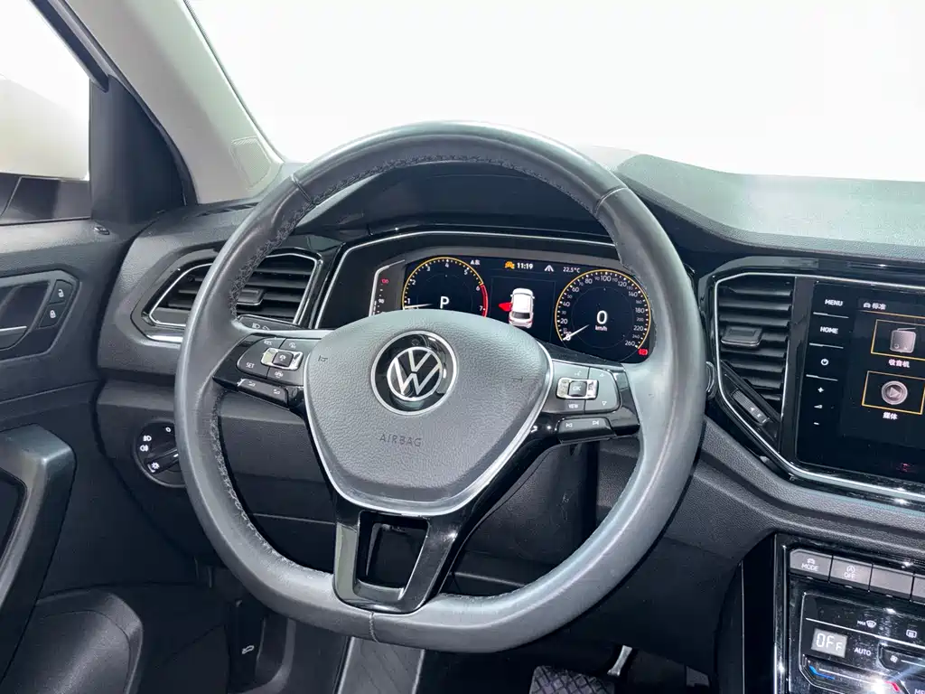 Volkswagen T-Roc 2023 — фото 13