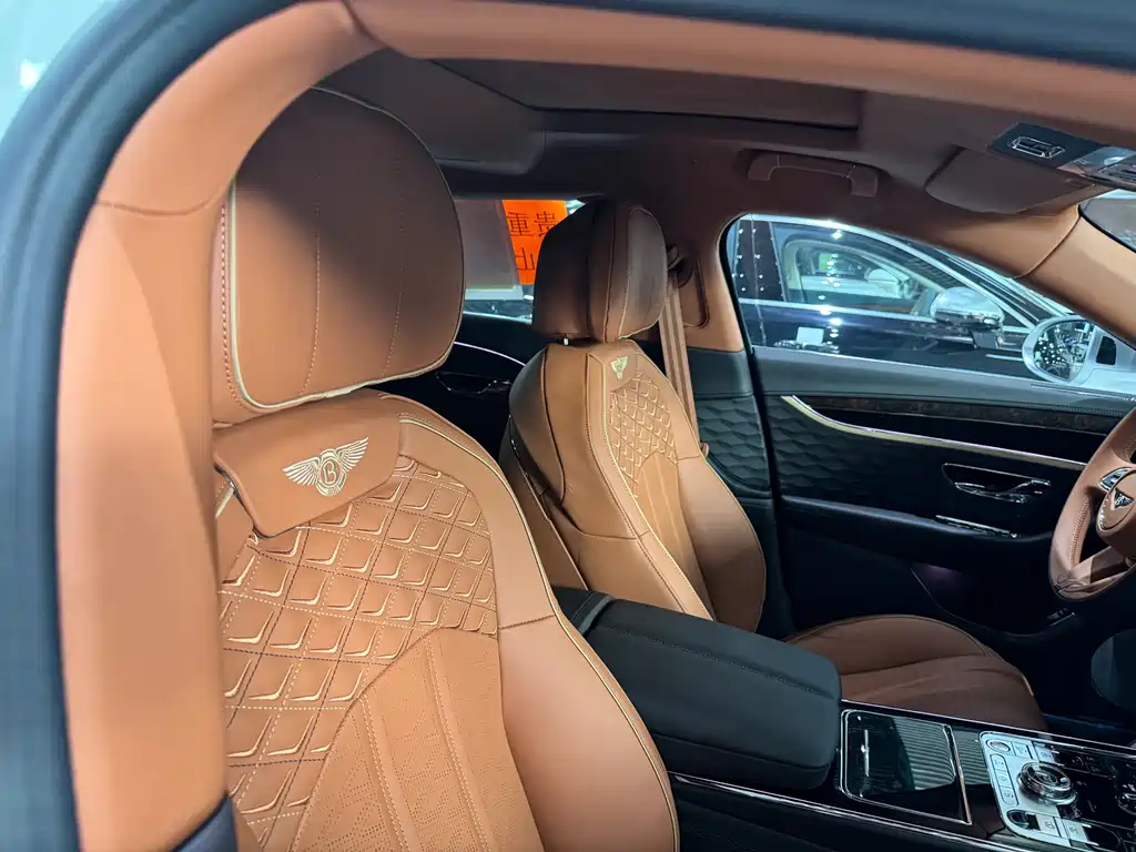 Bentley Flying Spur — фото 10