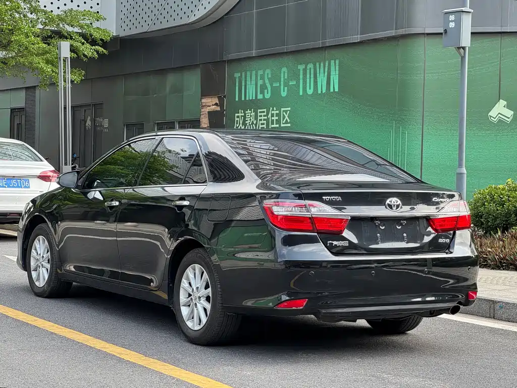Toyota Camry 2017 — фото 4
