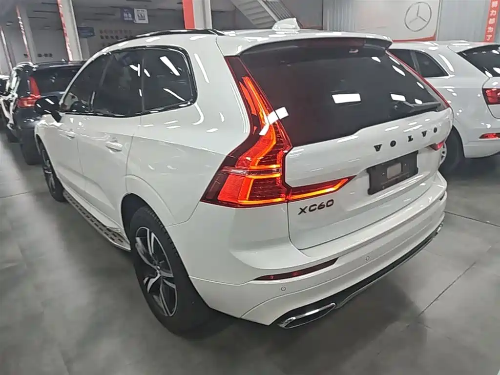 Volvo XC60 2021 — фото 5