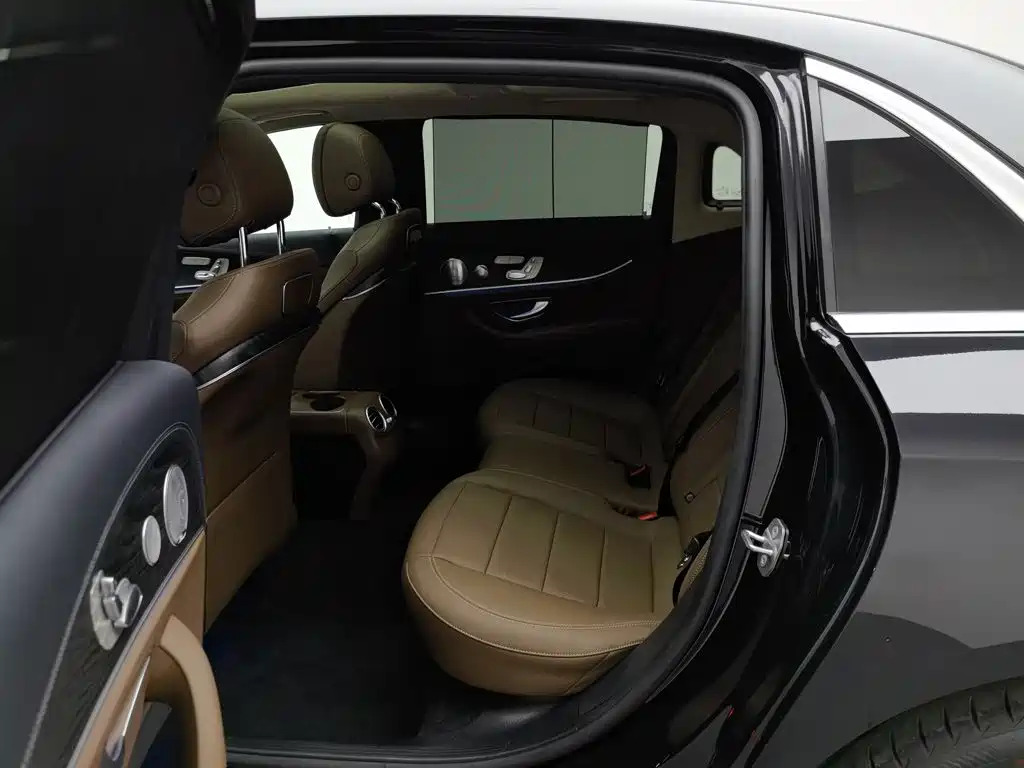 Mercedes-Benz E-Class 2020 — фото 15