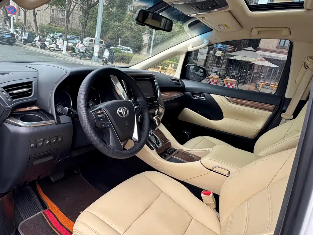 Toyota Alphard 2017 — фото 14