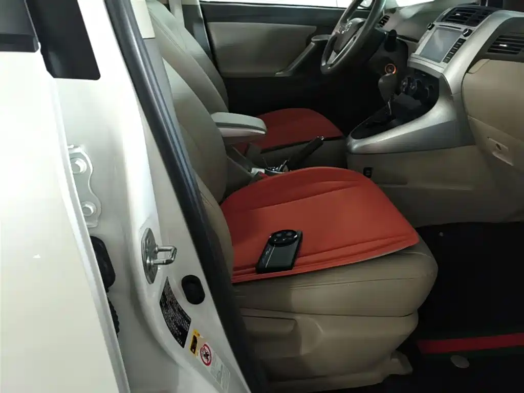 Toyota Verso 2015 — фото 25
