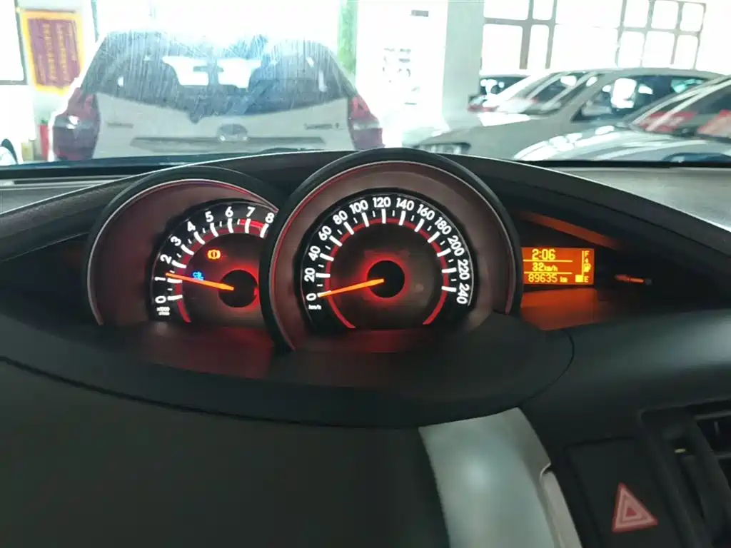 Toyota Verso 2015 — фото 12