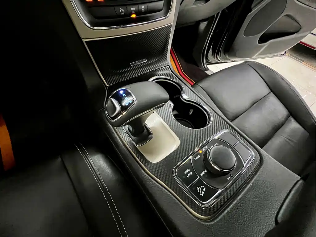 Jeep Grand Cherokee 2017 — фото 17