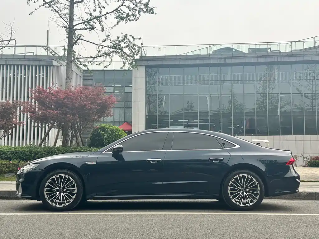 Audi A7L 2025 — фото 4