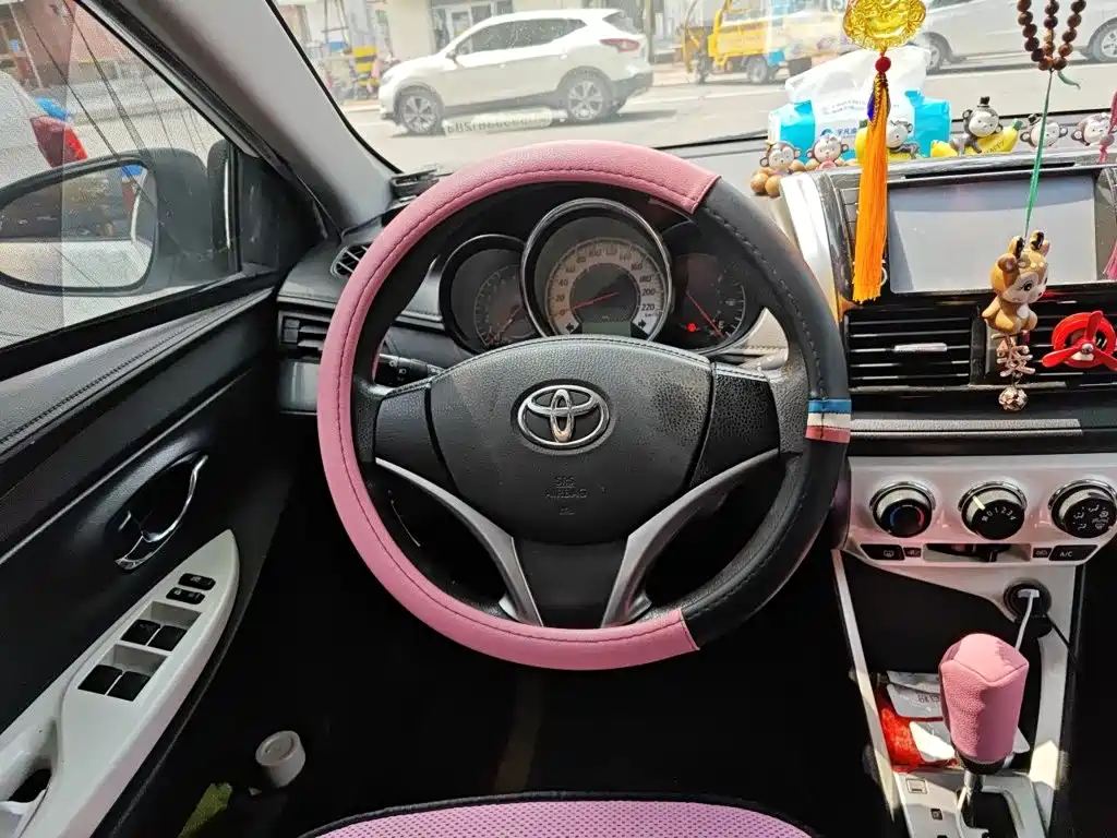 Toyota Yaris L 2014