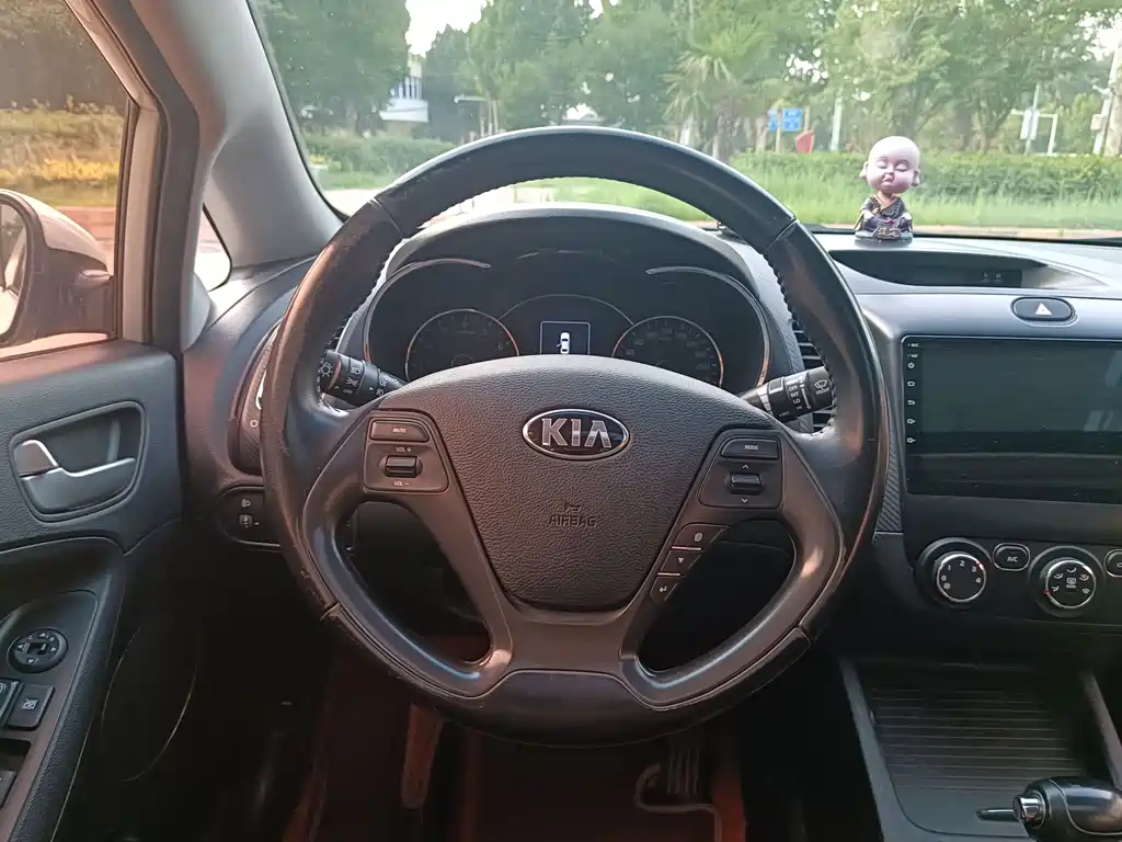 Kia K3 2017 — фото 12