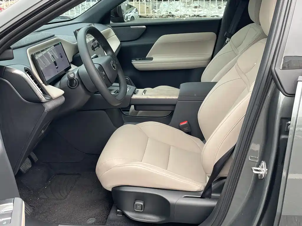 Volvo XC70 PHEV 2025 — фото 13