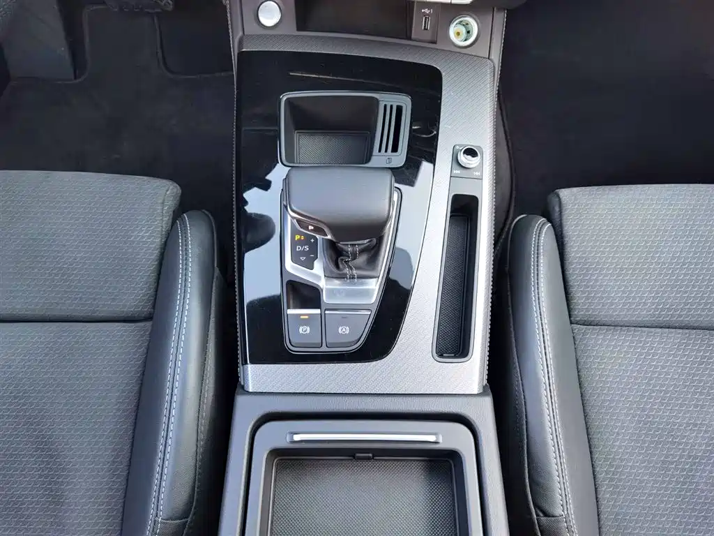 Audi Q5L Sportback 2023 — фото 18