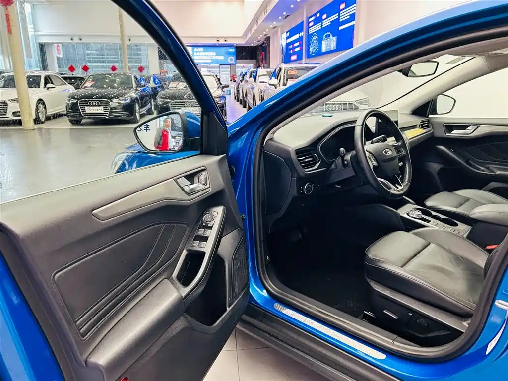 Ford Focus 2019 — фото 20