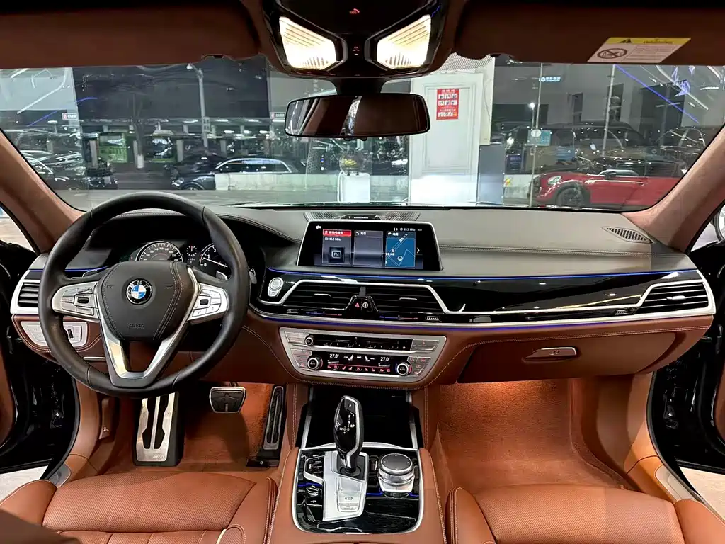 BMW 7 Series 2018 — фото 8