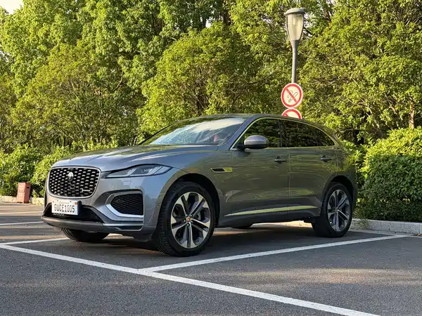Jaguar F-PACE 2021