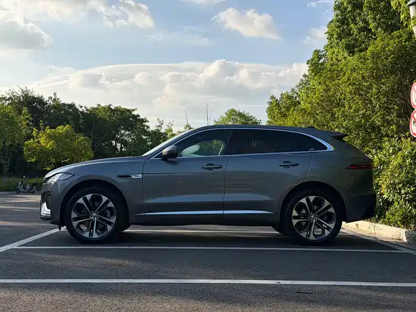 Jaguar F-PACE 2021