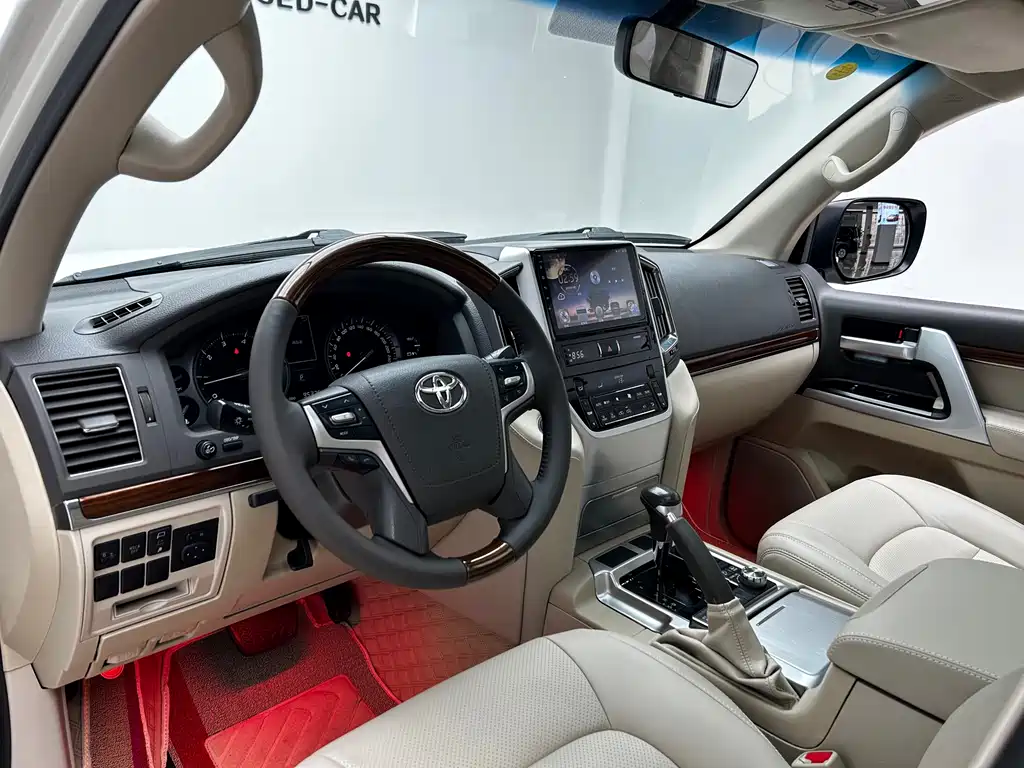 Toyota Land Cruiser 2018 — фото 9