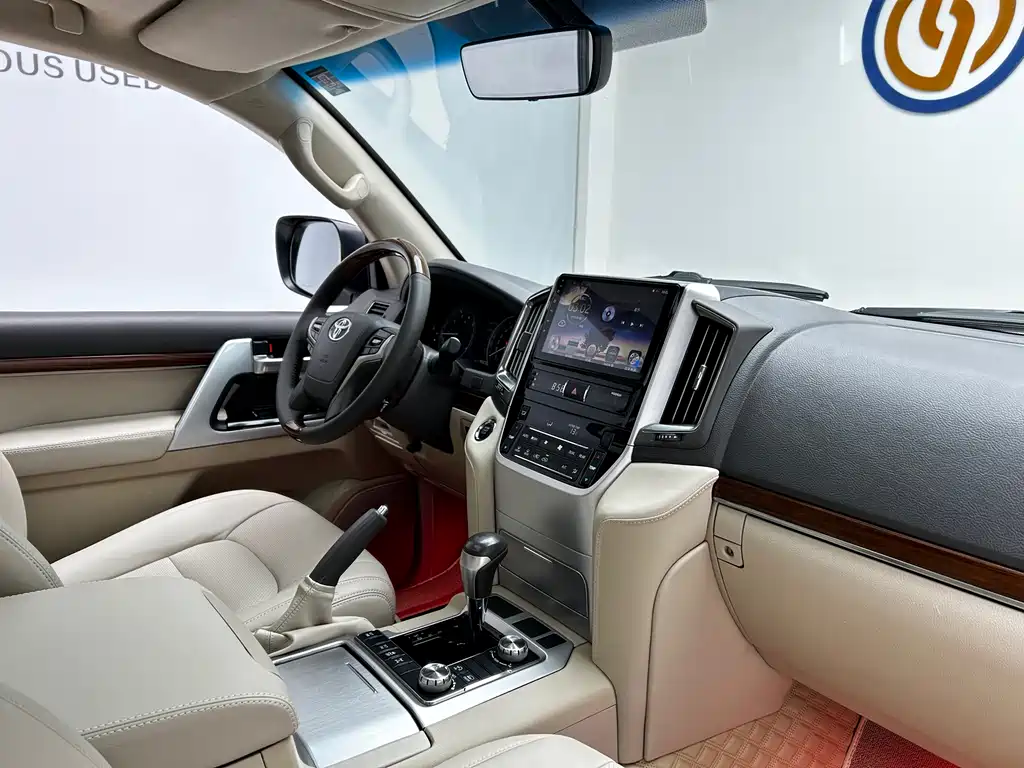 Toyota Land Cruiser 2018 — фото 18