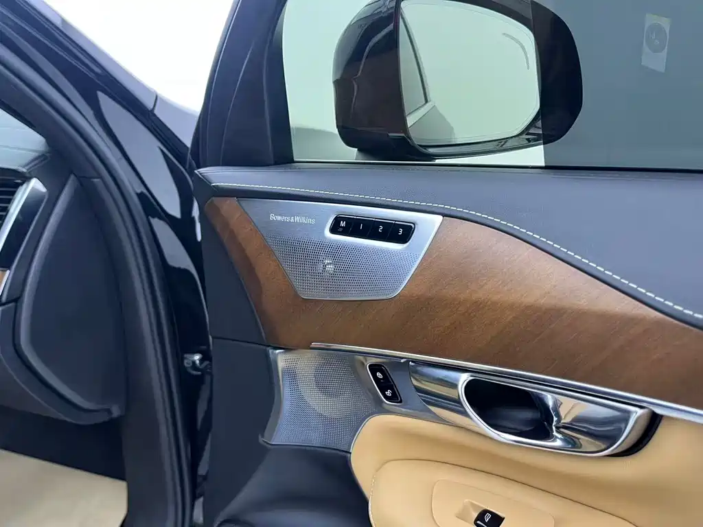 Volvo XC90 2017 — фото 20