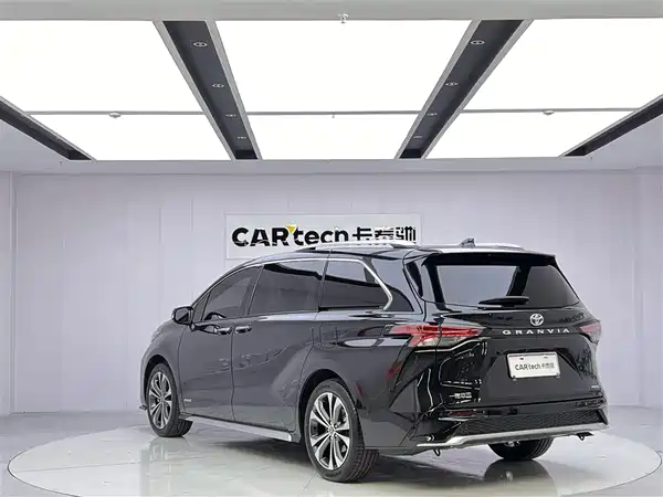 Toyota Granvia 2024
