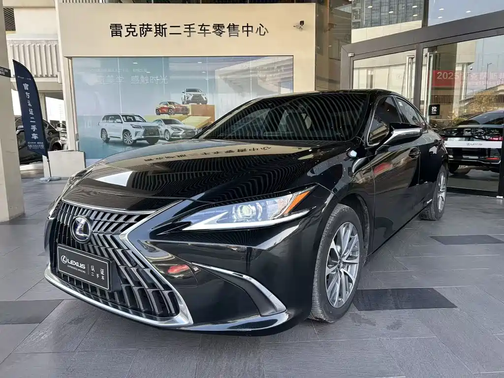 Lexus ES 2021 — фото 1