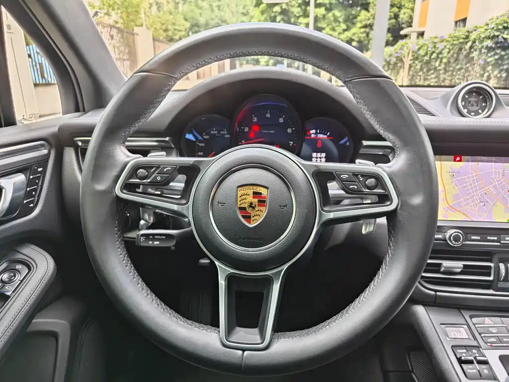 Porsche Macan 2021 — фото 17