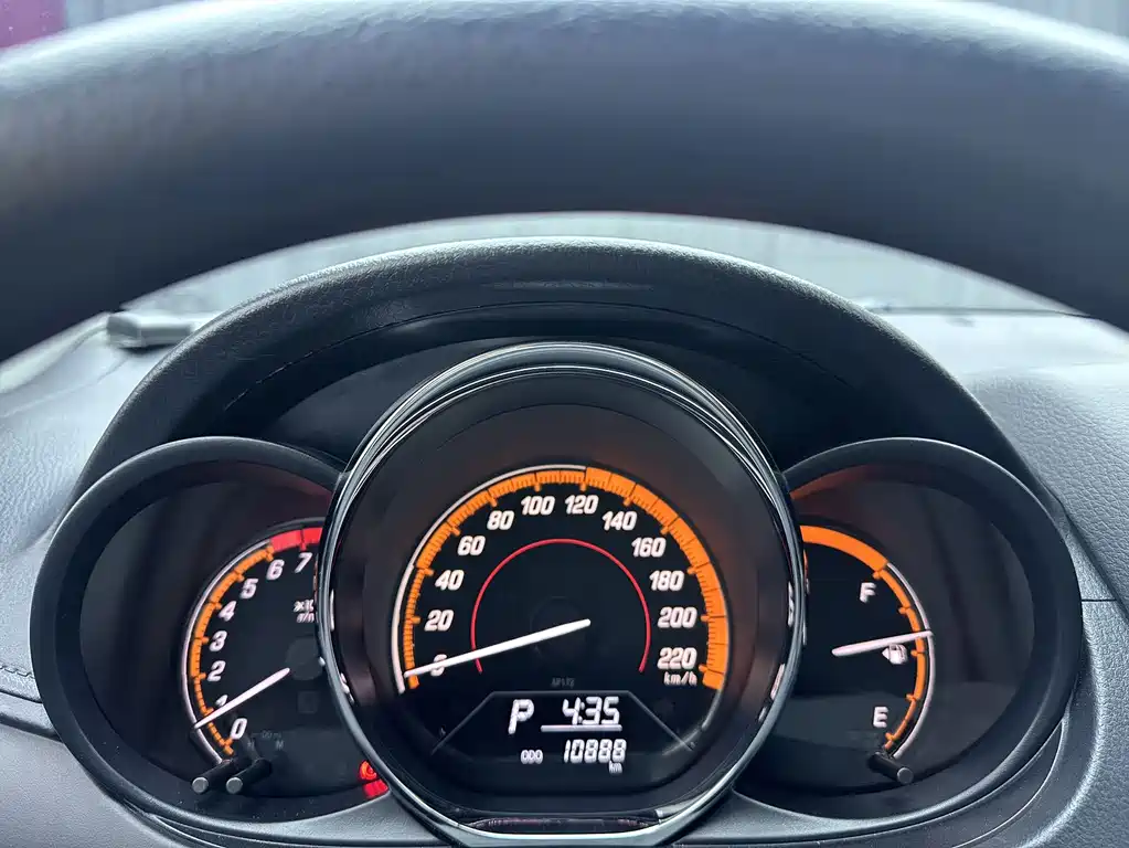 Toyota Yaris L 2022 — фото 13