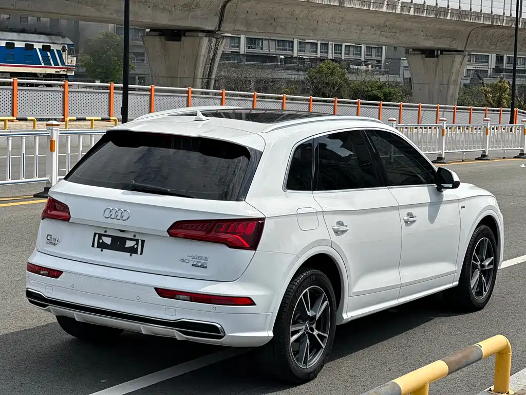 Audi Q5L 2021 — фото 16