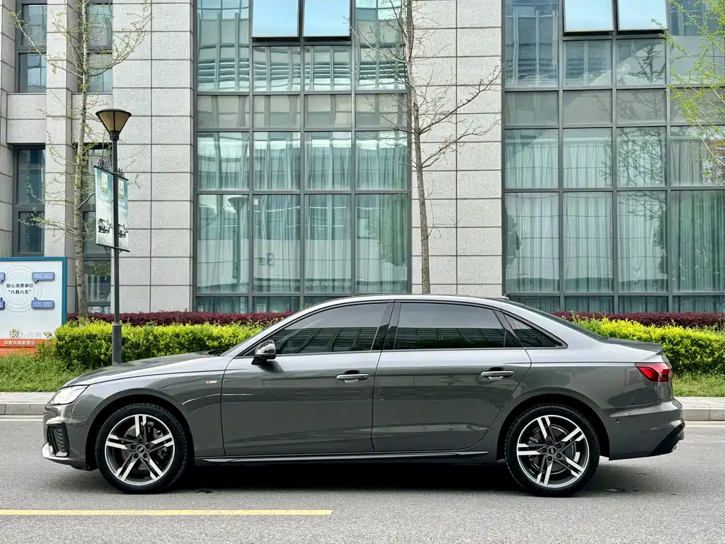 Audi A4L 2023 — фото 10