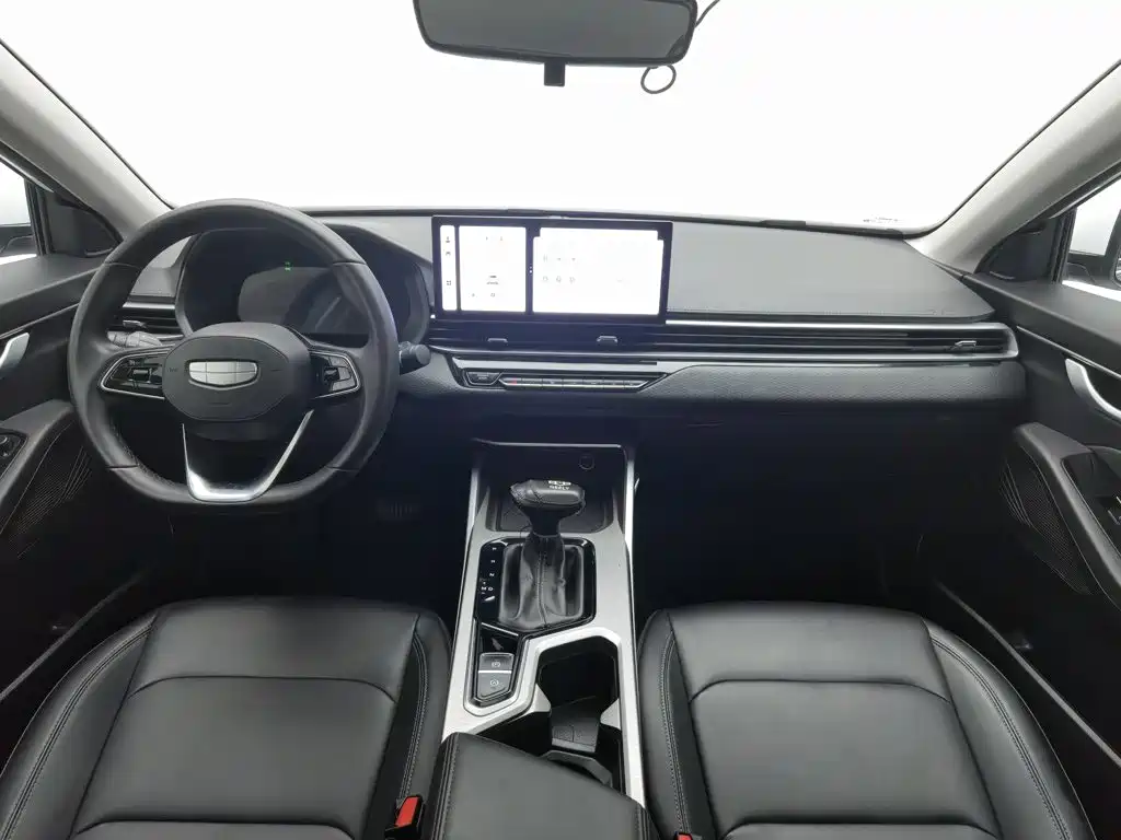 Geely Emgrand 2024