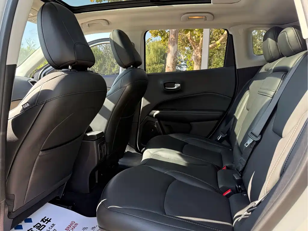 Jeep Compass 2018 — фото 7