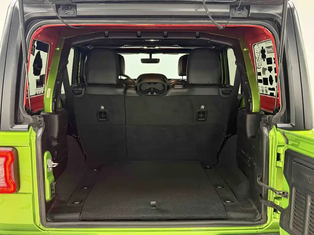 Jeep Wrangler 2019 — фото 18