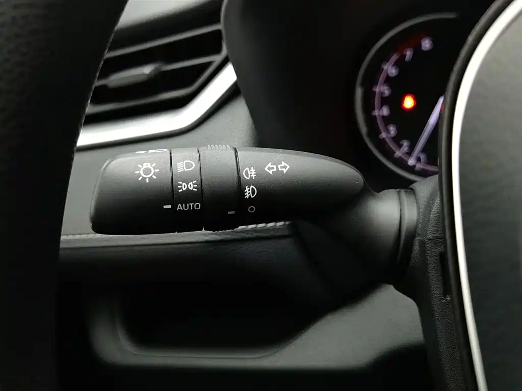 Toyota RAV4 2019 — фото 21