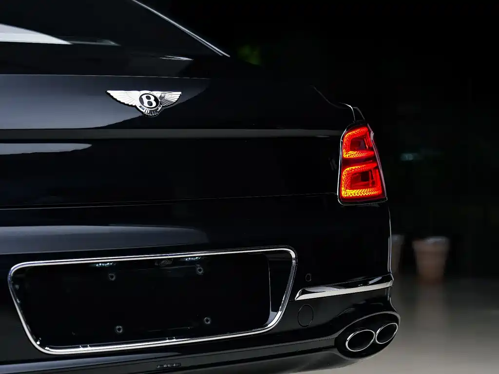 Bentley Flying Spur PHEV 2024 — фото 15