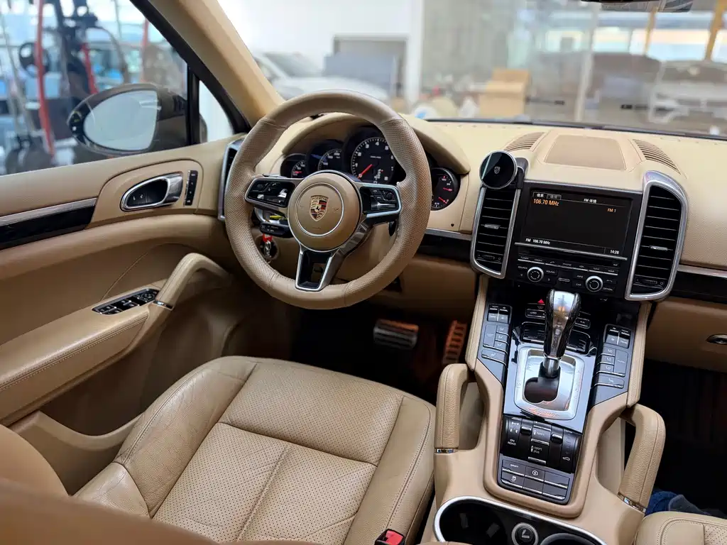 Porsche Cayenne 2015 — фото 12