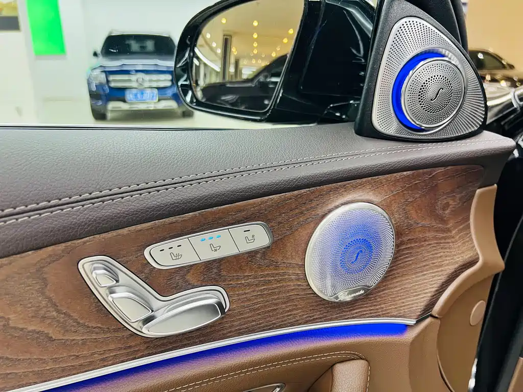 Mercedes-Benz E-Class 2022 — фото 11