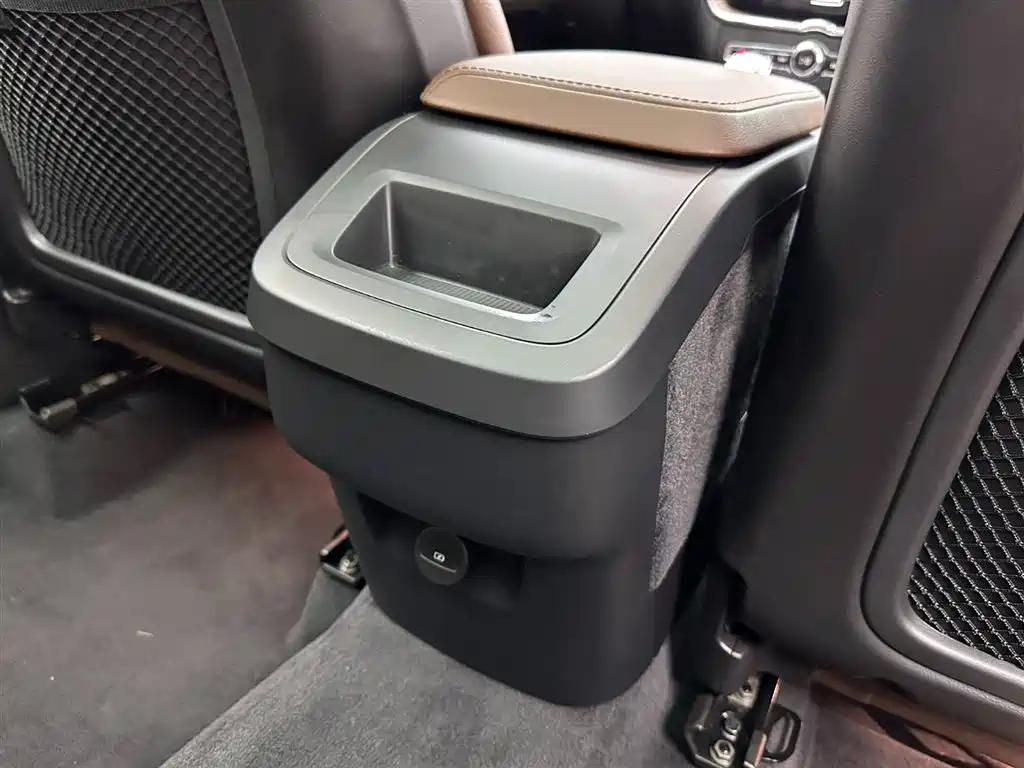 Volvo XC60 2025 — фото 23