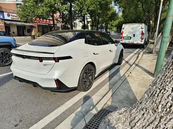 Lynk & Co 07 EM-P 2024
