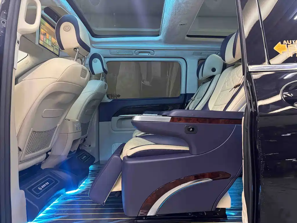 Mercedes-Benz V-Class 2020 — фото 20