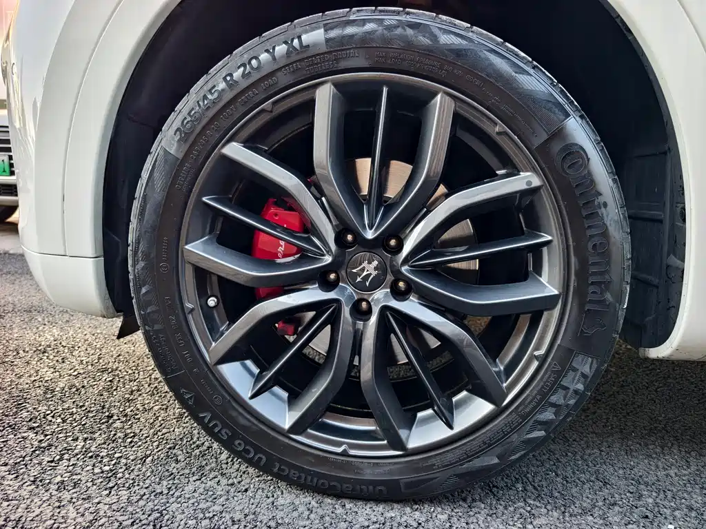 Maserati Levante 2017 — фото 17