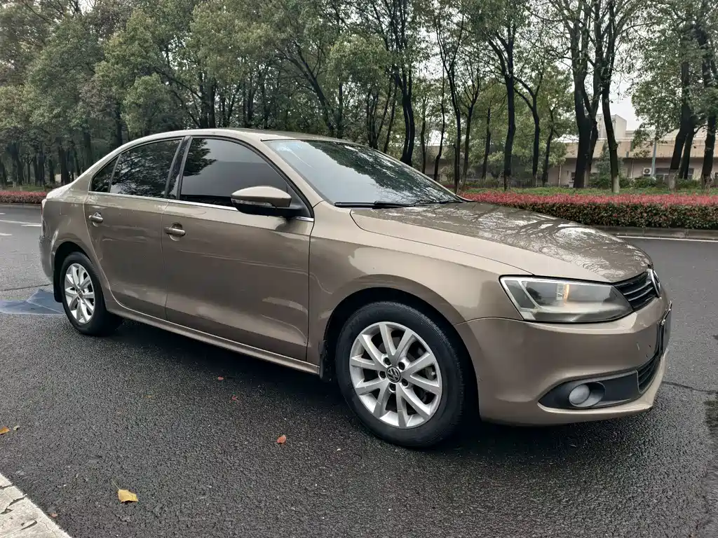 Volkswagen Sagitar 2013