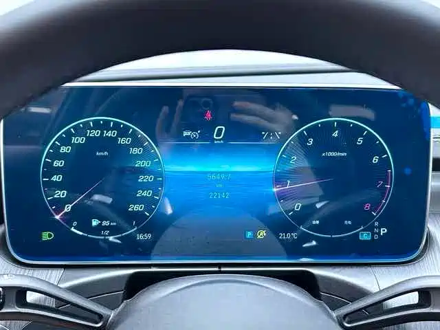 Mercedes-Benz C-Class 2023 — фото 7