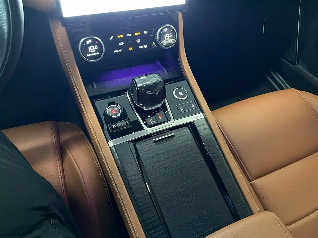 Jaguar XFL 2024 — фото 19