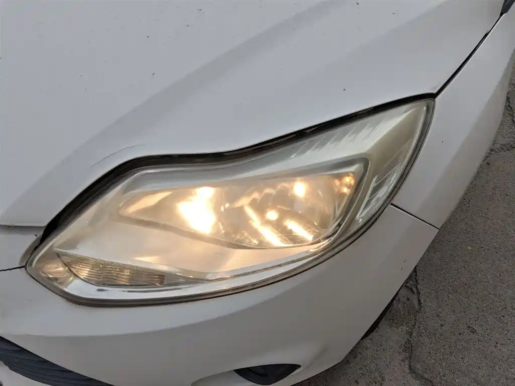 Ford Focus 2015 — фото 24