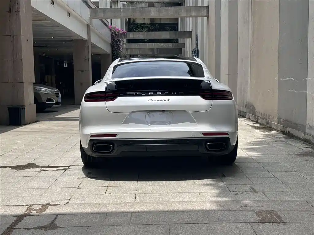 Porsche Panamera 2018 — фото 7
