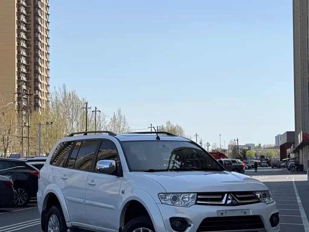 Mitsubishi Pajero Sport 2015 — фото 5