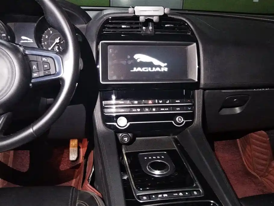 Jaguar F-PACE 2020 — фото 13