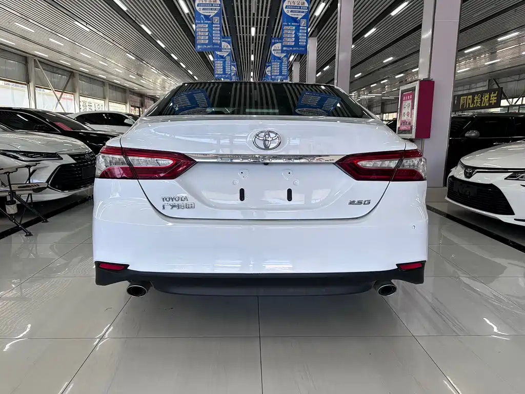 Toyota Camry 2018 — фото 5