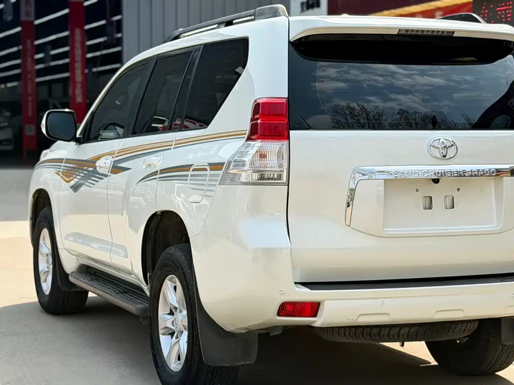 Toyota Prado 2012 — фото 9