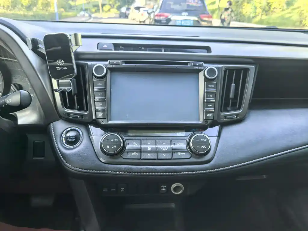 Toyota RAV4 2014 — фото 10